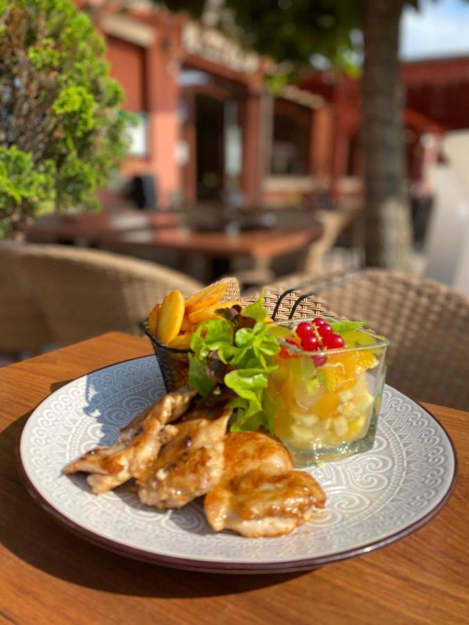 Malom Club Panzio Bed & Breakfast บายา ภายนอก รูปภาพ