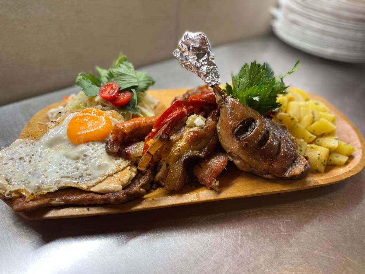 Malom Club Panzio Bed & Breakfast บายา ภายนอก รูปภาพ